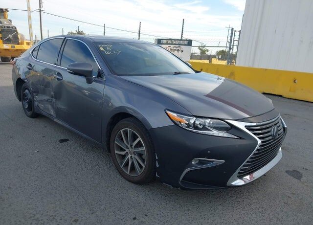 2018 LEXUS ES