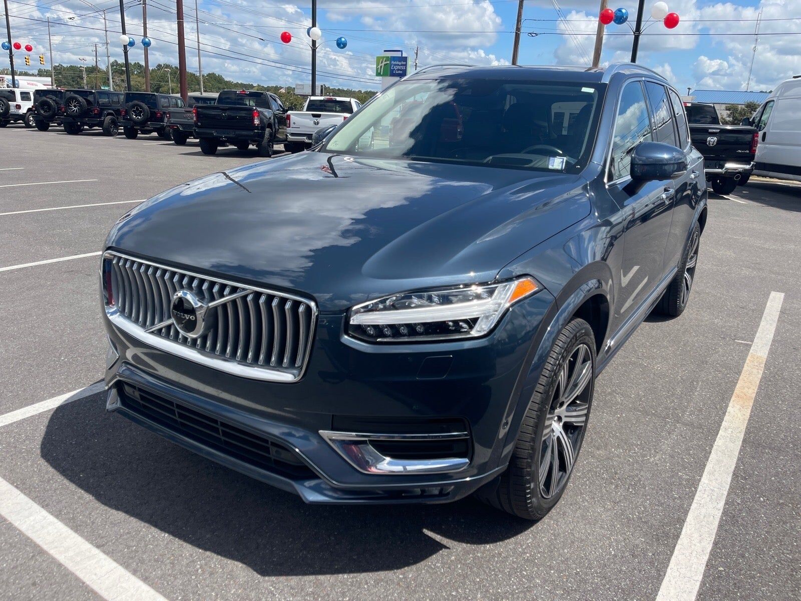 2022 VOLVO XC90