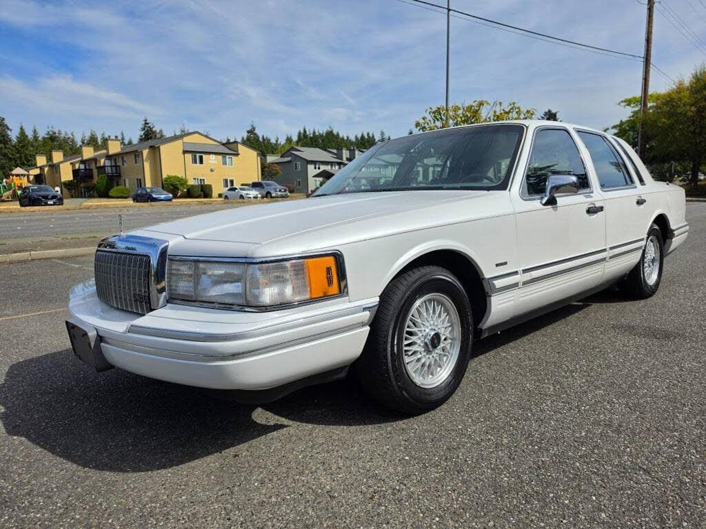 1993 LINCOLN Town Car