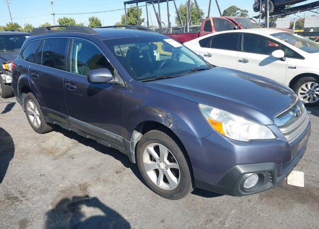 2013 SUBARU Outback