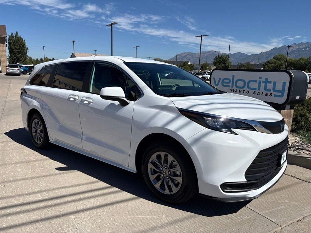 2025 TOYOTA Sienna