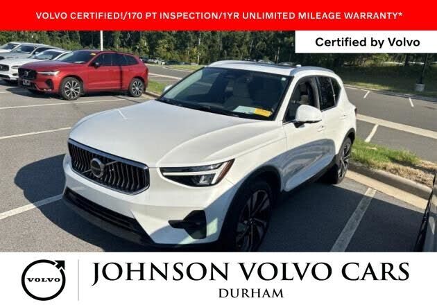 2023 VOLVO XC40