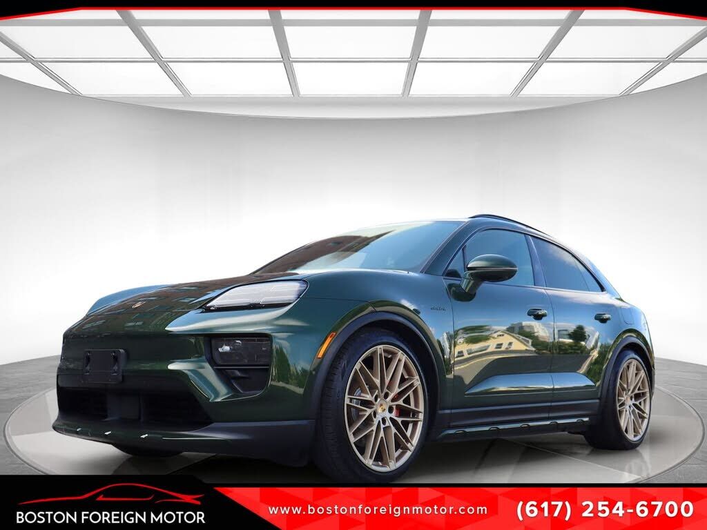 2025 PORSCHE Macan