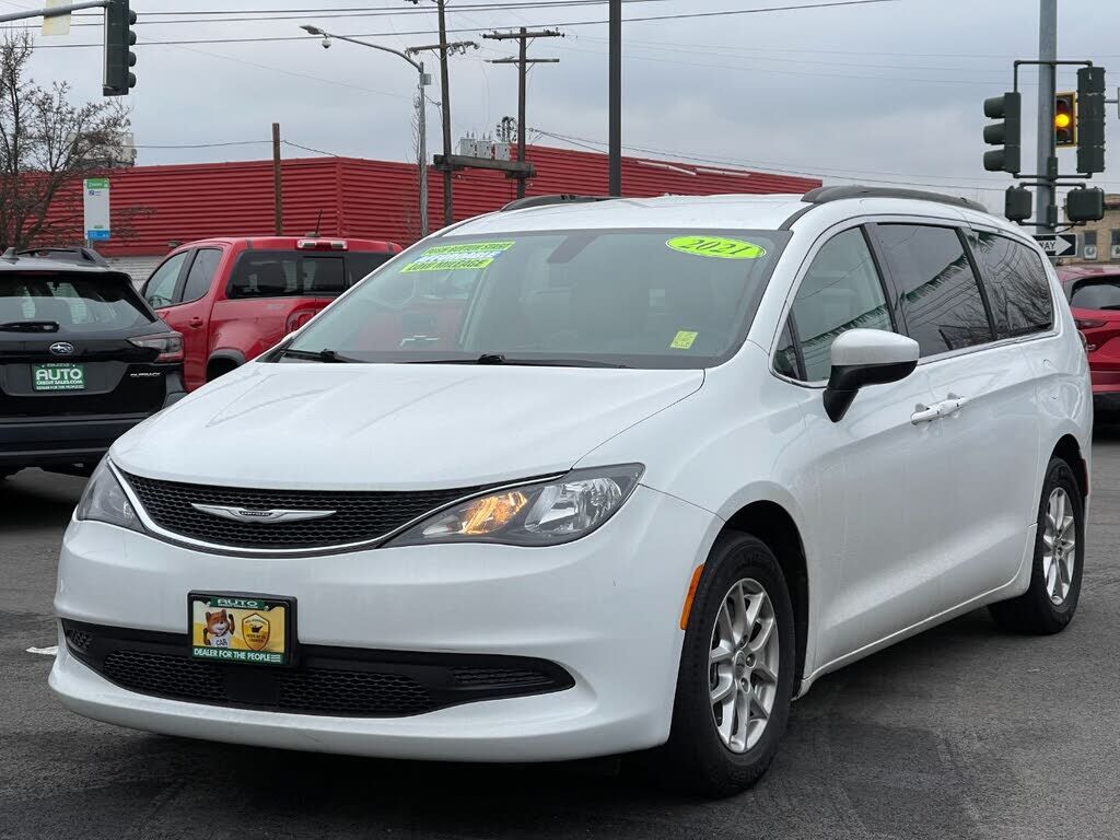 2021 CHRYSLER Voyager