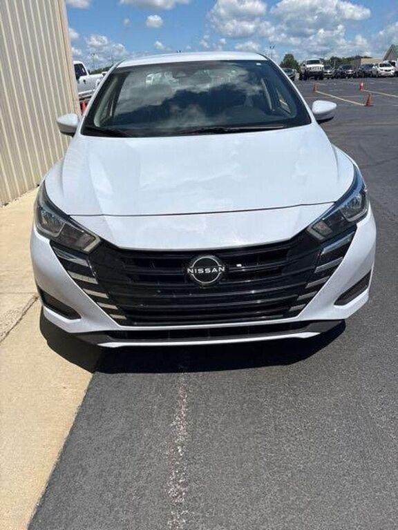 2023 NISSAN Versa