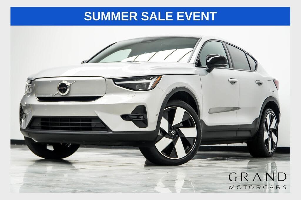 2023 VOLVO C40