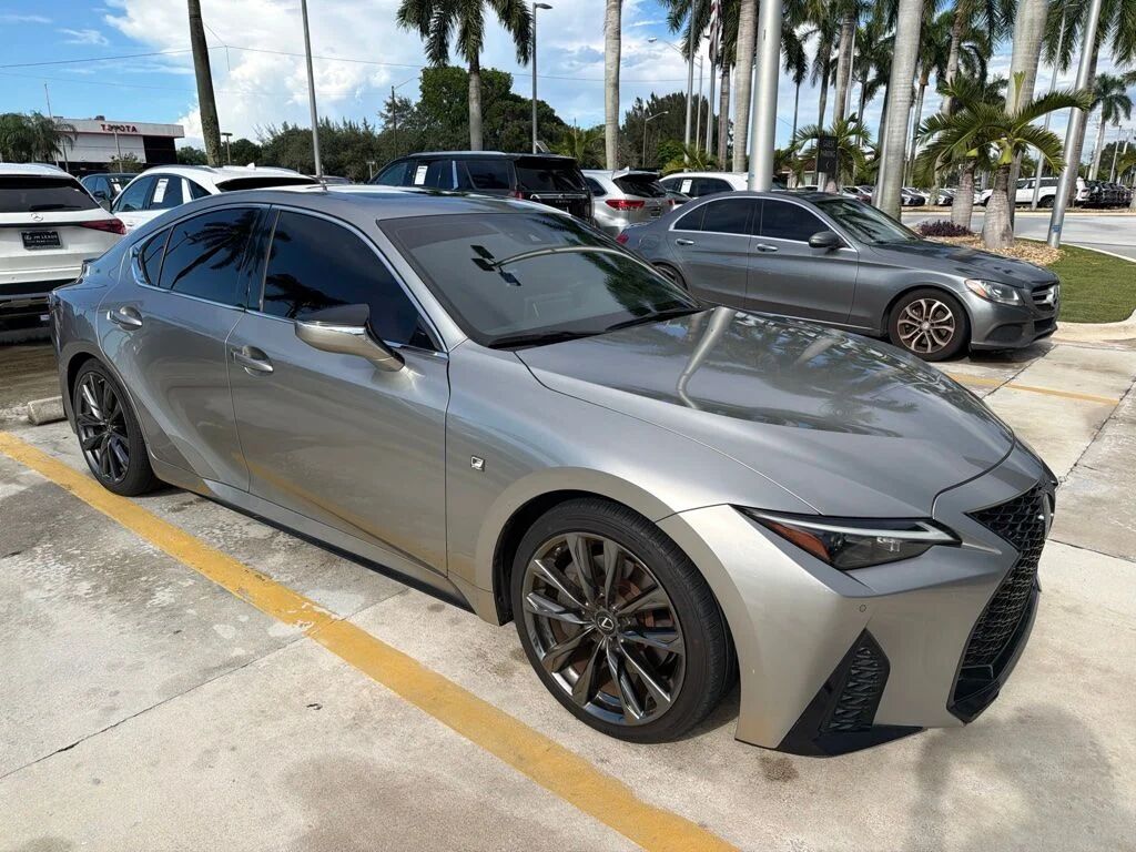 2022 Lexus IS