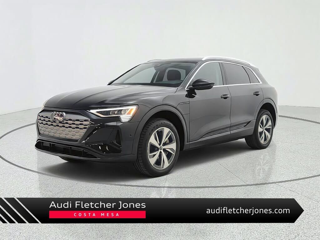 2024 AUDI Q8