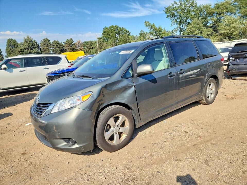 2014 TOYOTA Sienna