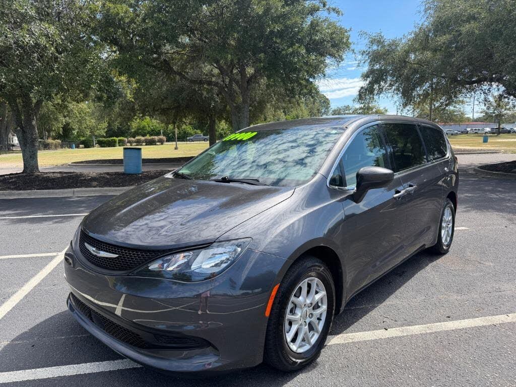 2023 CHRYSLER Voyager