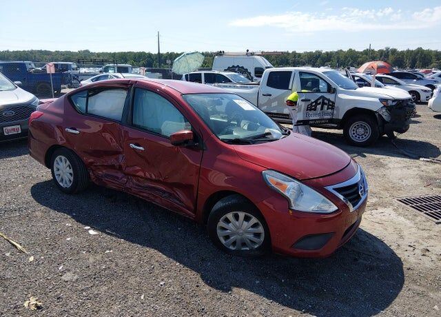 2017 NISSAN Versa