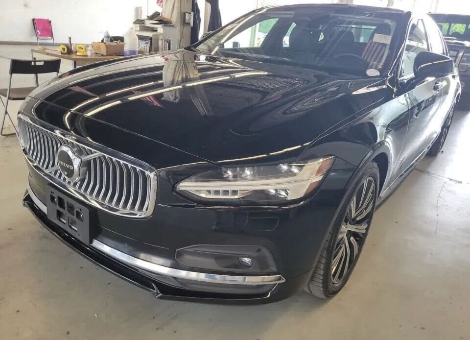 2023 VOLVO S90