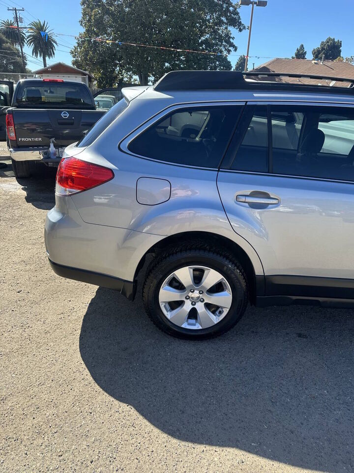 2011 SUBARU Outback