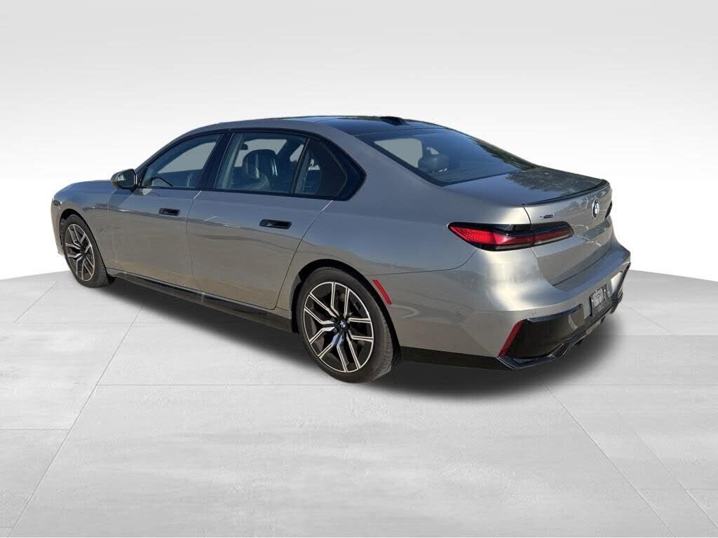 2026 BMW 740i