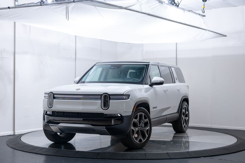 2025 RIVIAN R1S