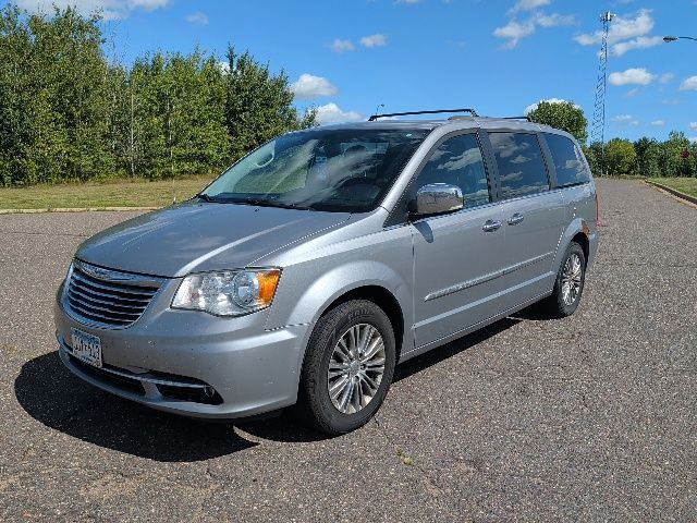 2015 CHRYSLER Town and Country