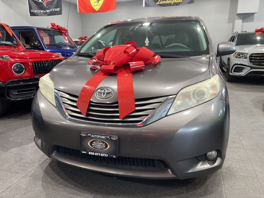 2012 TOYOTA Sienna