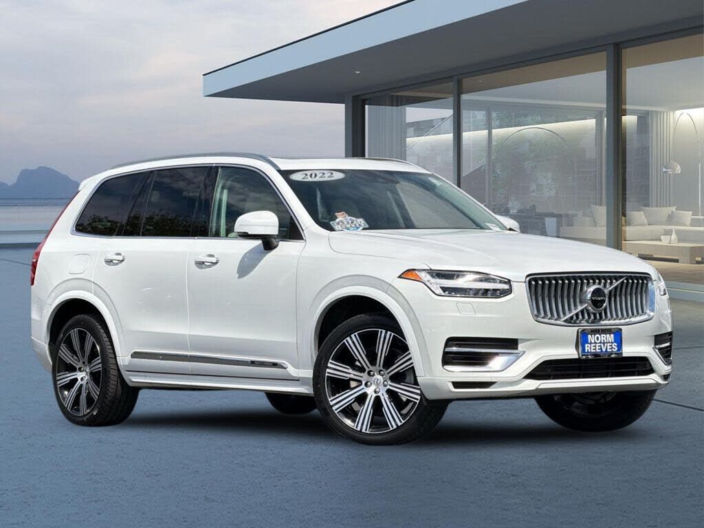 2022 VOLVO XC90