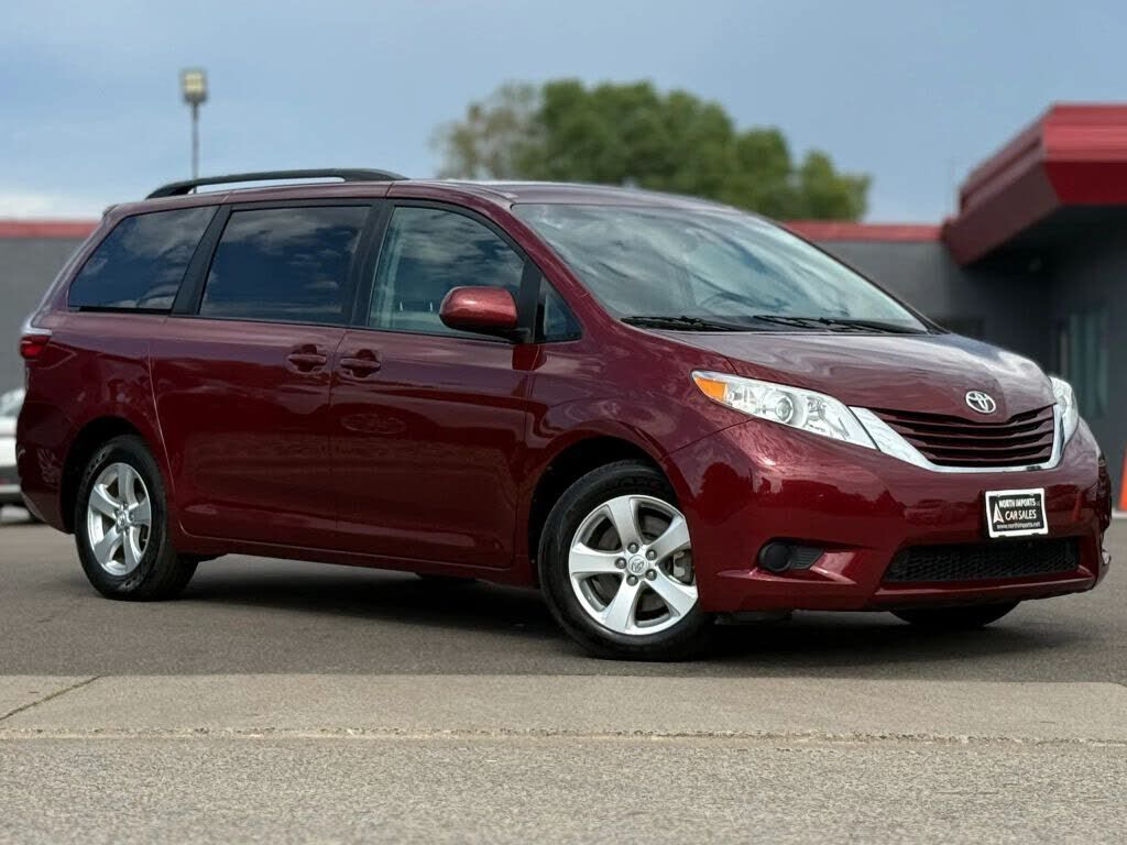 2017 TOYOTA Sienna