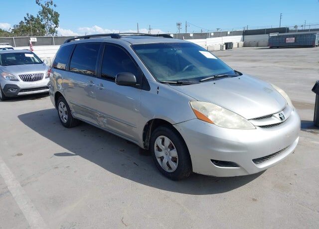 2010 TOYOTA Sienna