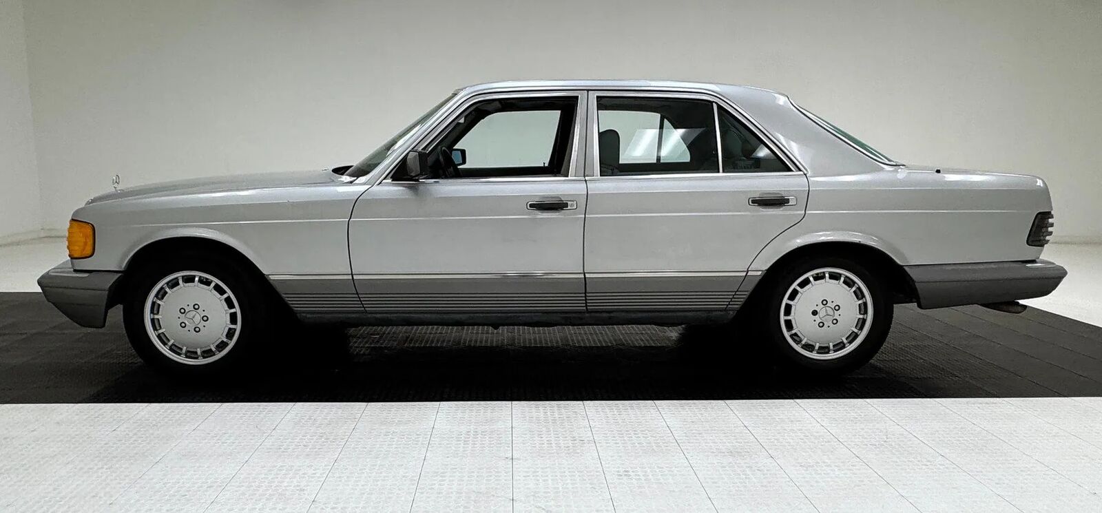 1984 Mercedes-Benz 300