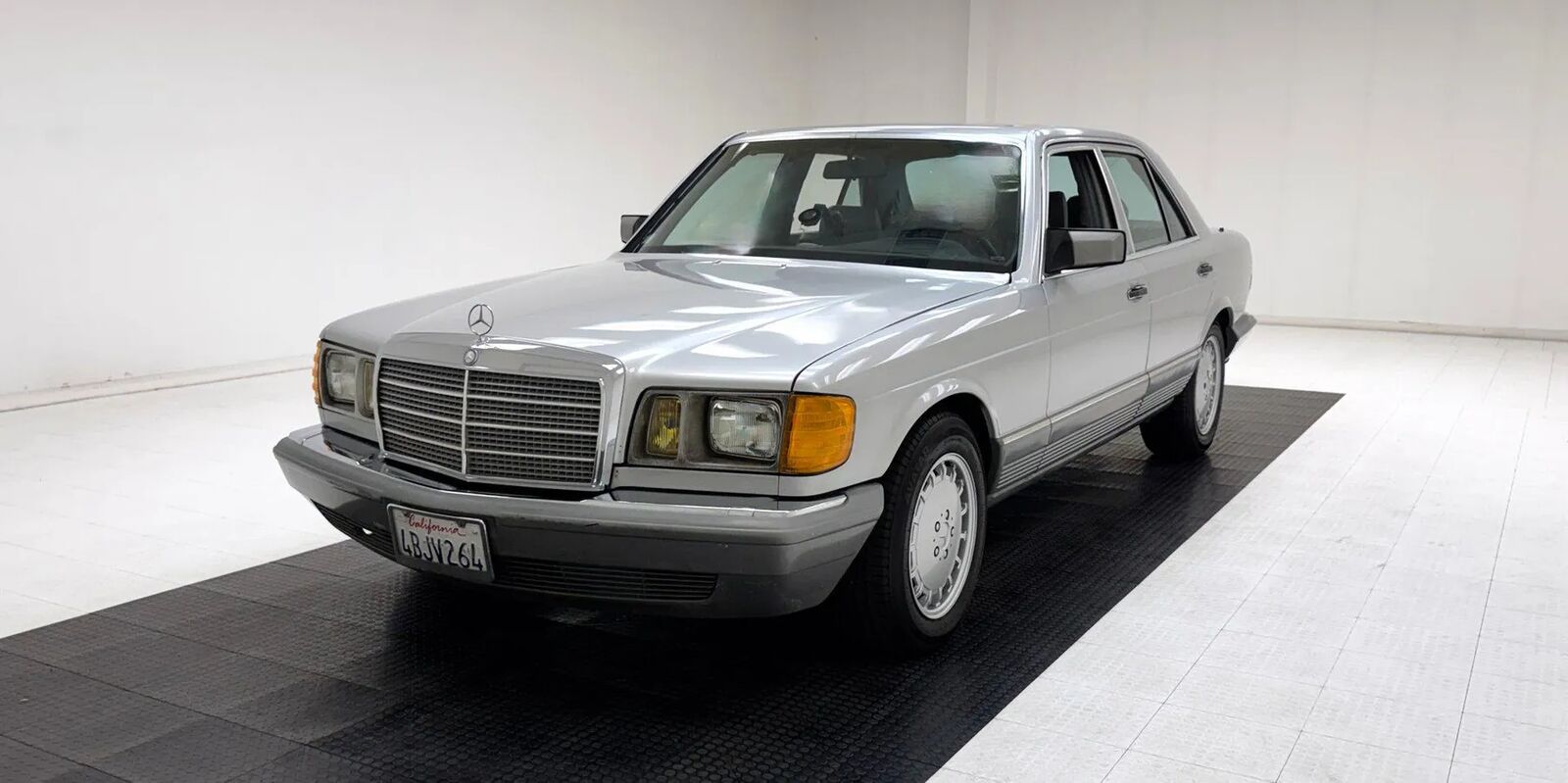 1984 MERCEDES-BENZ 300