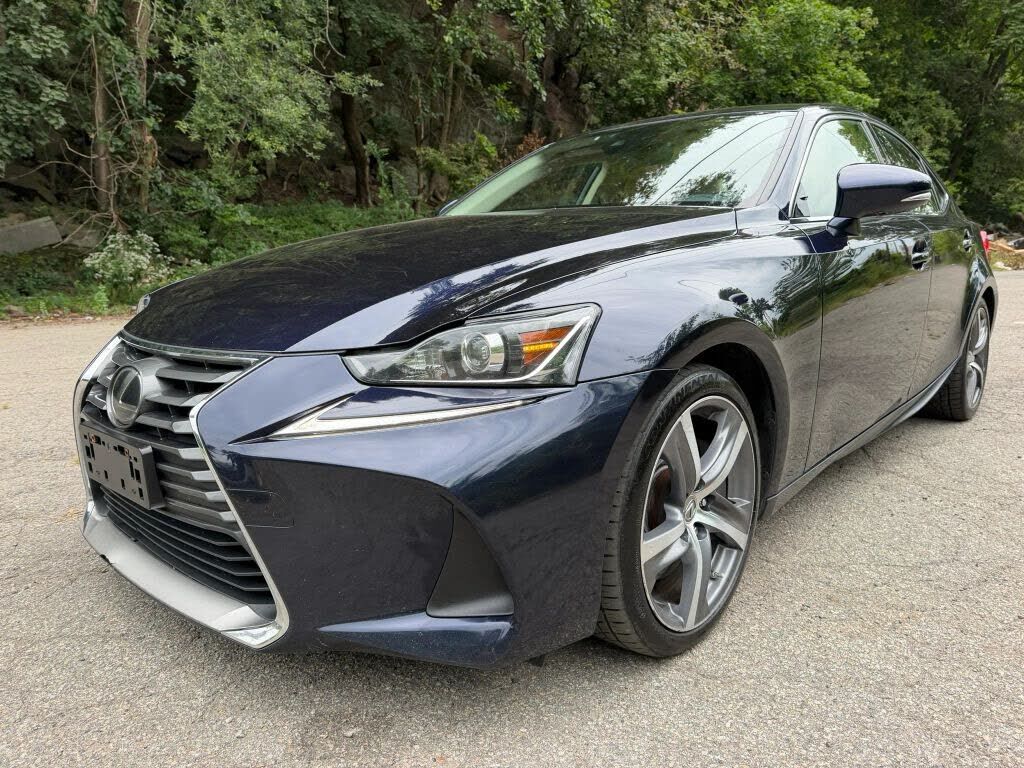 2017 LEXUS IS