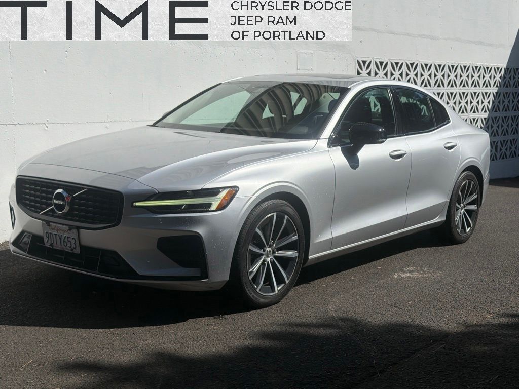 2022 VOLVO S60
