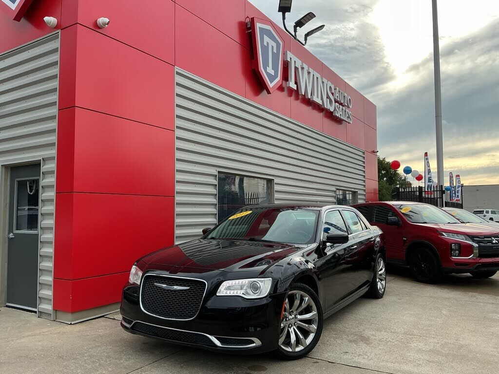 2017 CHRYSLER 300