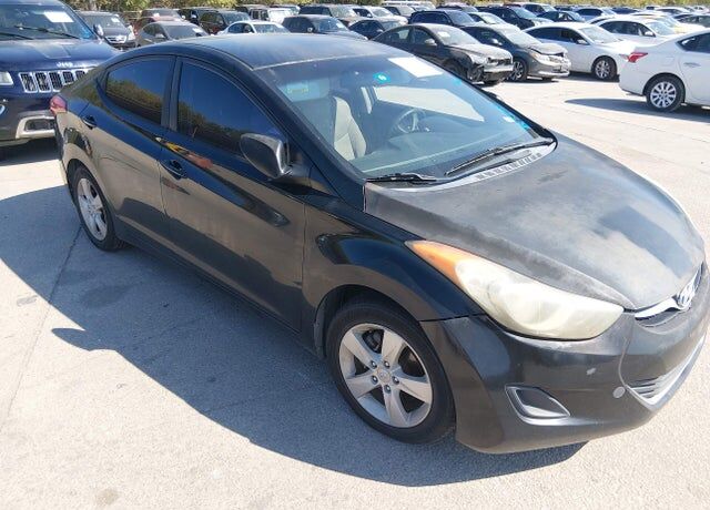 2011 HYUNDAI Elantra