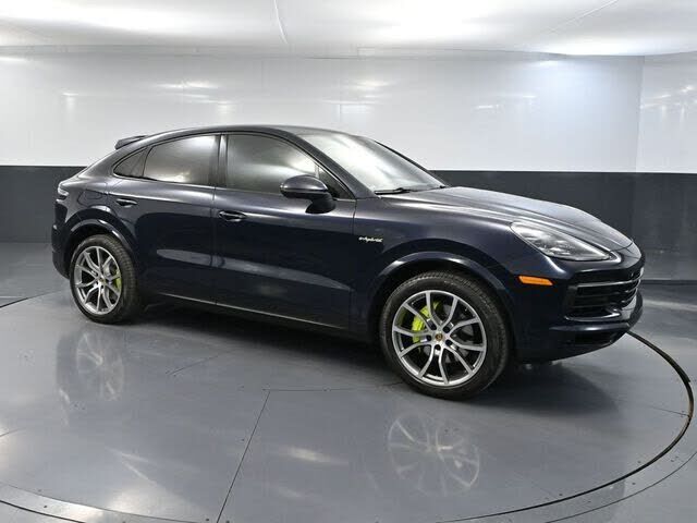 2022 PORSCHE Cayenne