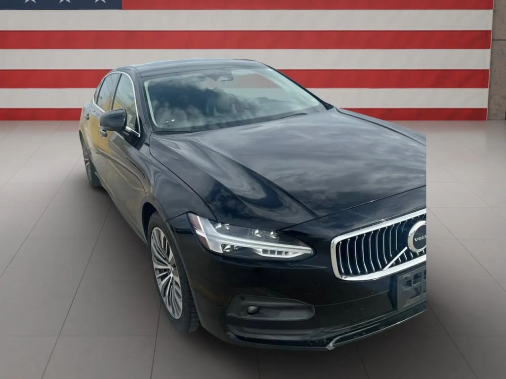 2022 VOLVO S90