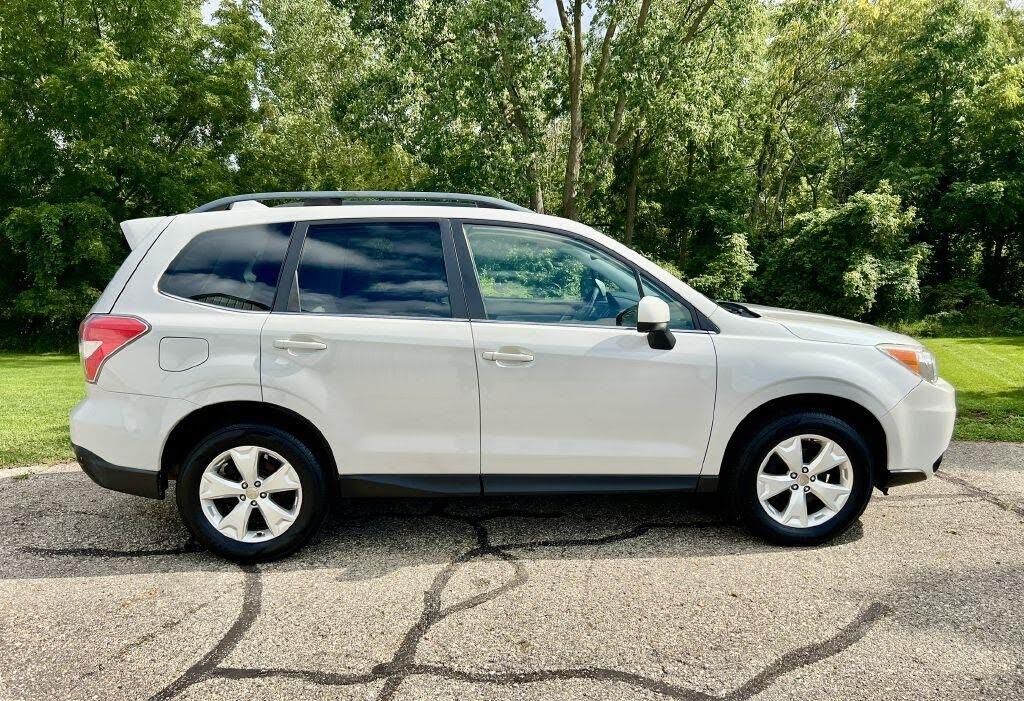 2016 SUBARU Forester
