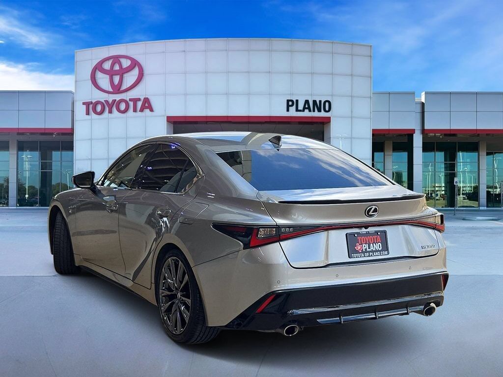 2022 Lexus IS