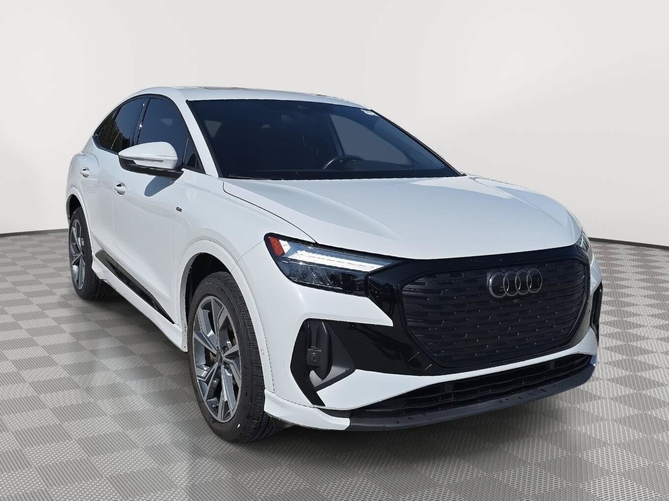 2023 AUDI Q4