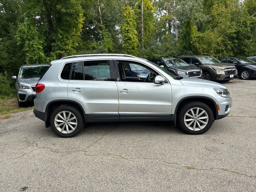 2017 VOLKSWAGEN Tiguan