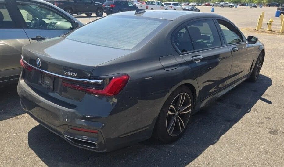 2022 BMW 750i