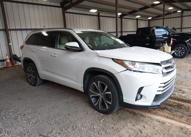 2017 TOYOTA Highlander