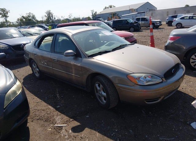 2004 FORD Taurus