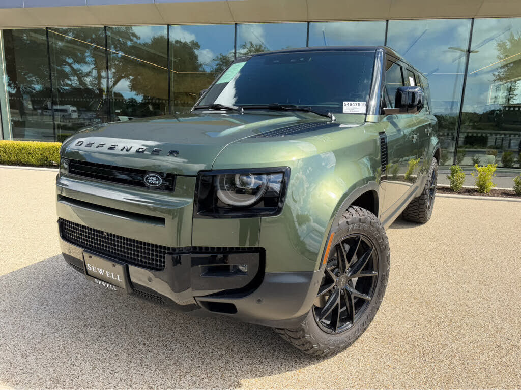 2026 LAND ROVER Defender