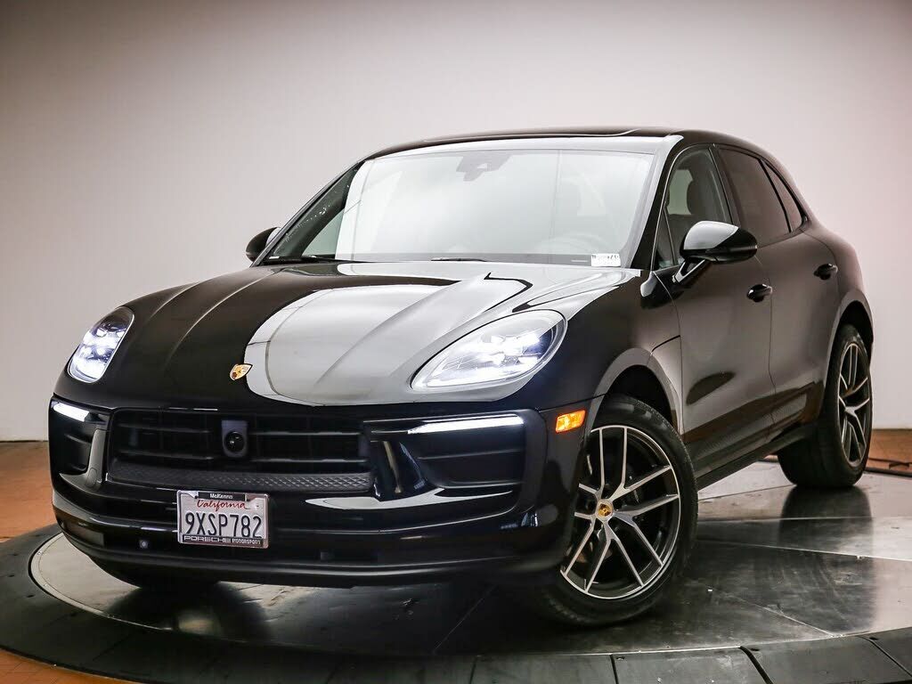 2026 PORSCHE Macan