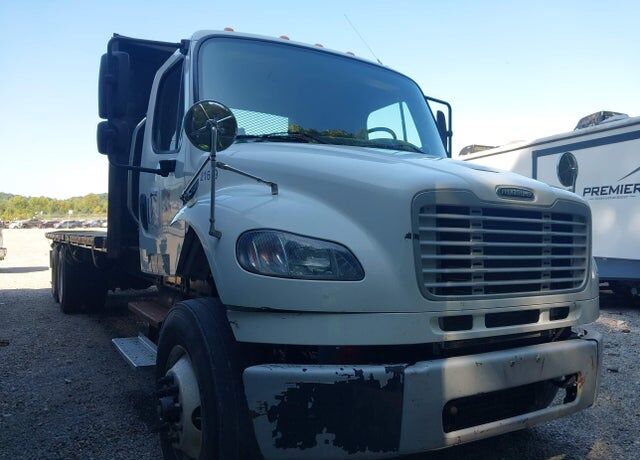2017 FREIGHTLINER M2