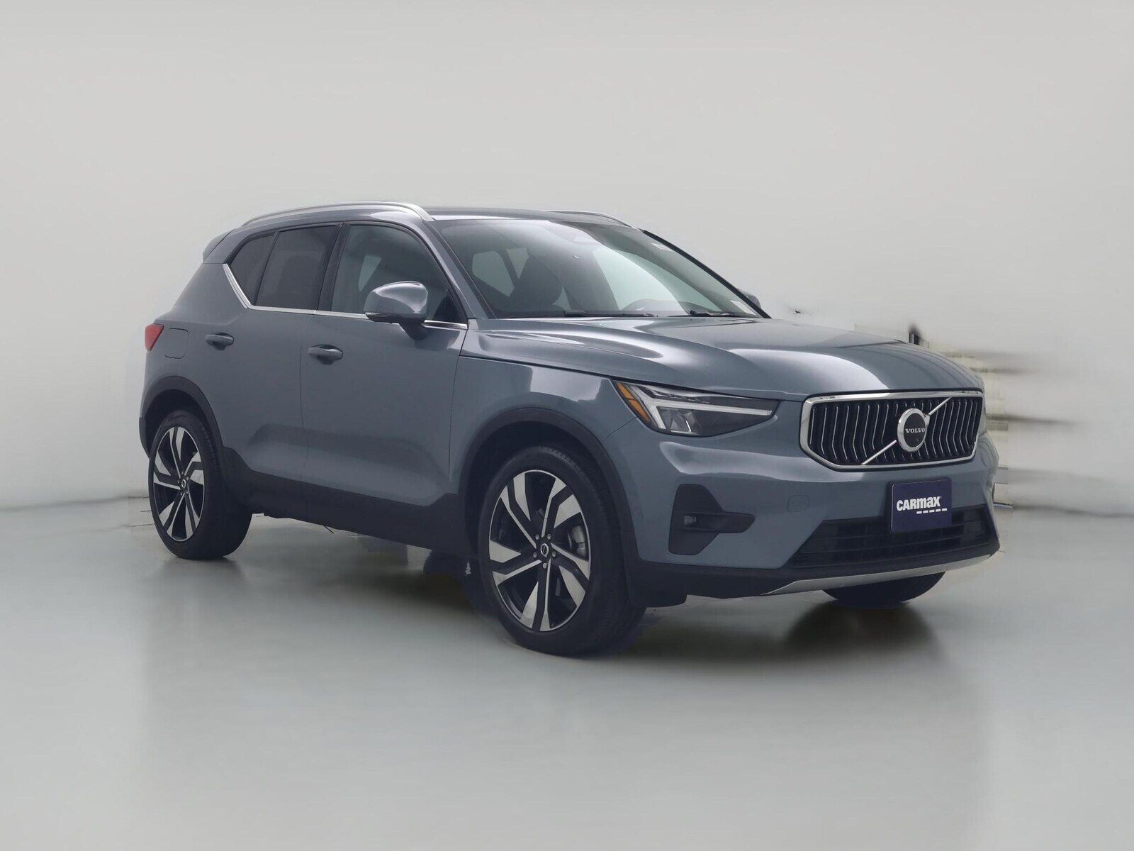 2023 VOLVO XC40