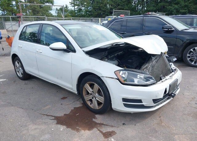 2017 VOLKSWAGEN Golf