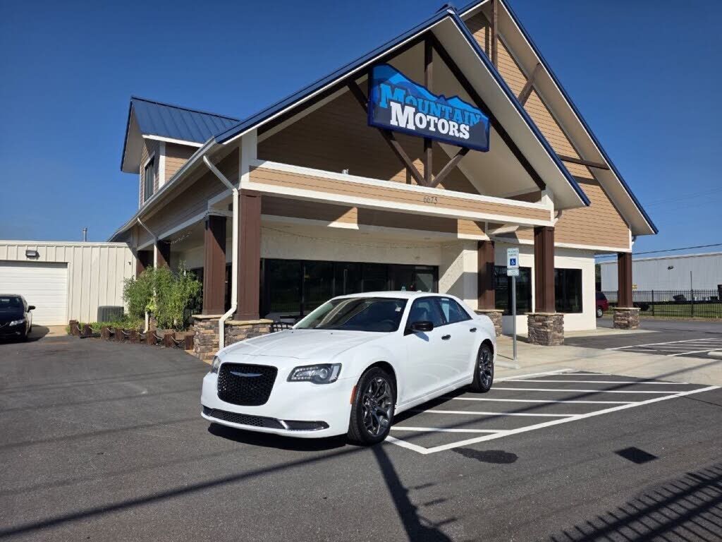 2018 CHRYSLER 300