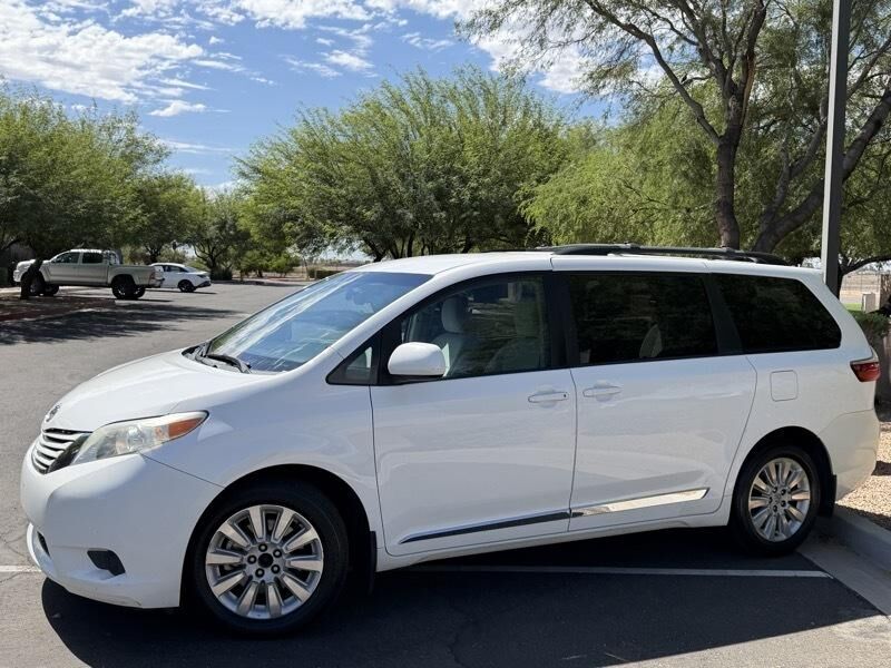 2015 TOYOTA Sienna