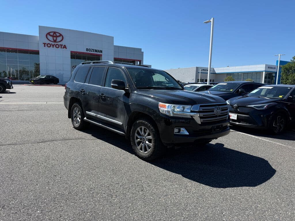 2017 TOYOTA Land Cruiser