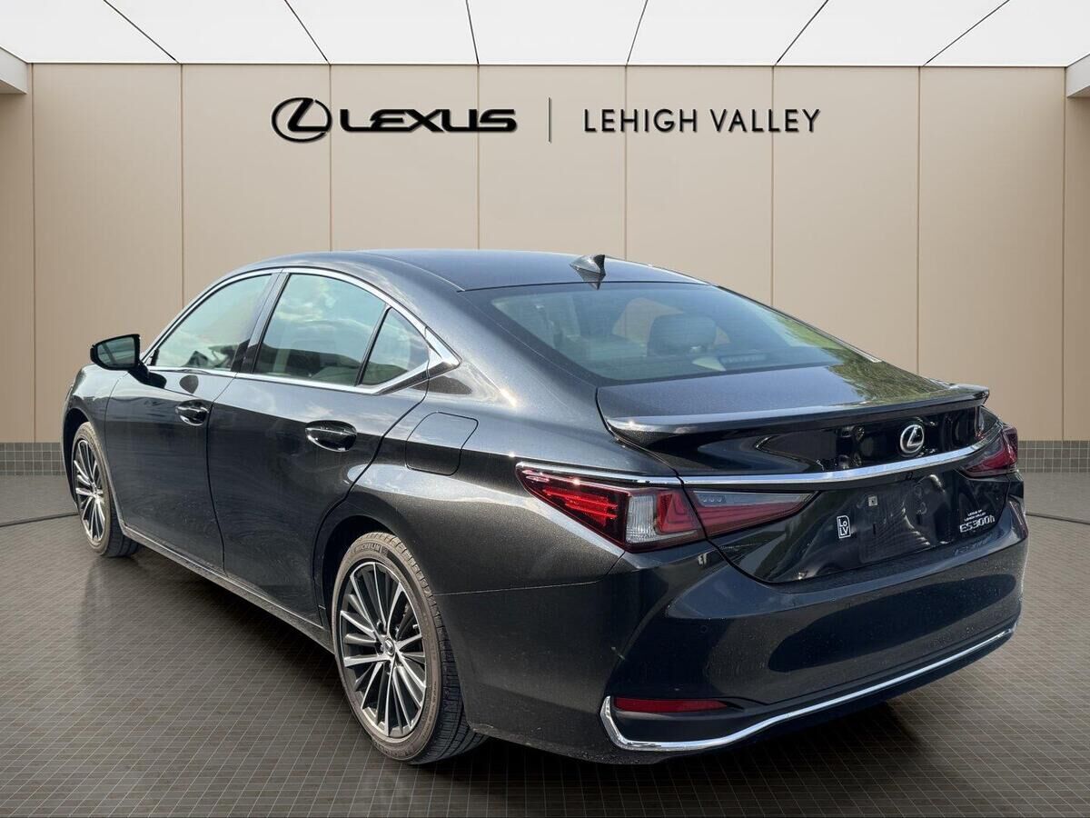 2025 Lexus ES