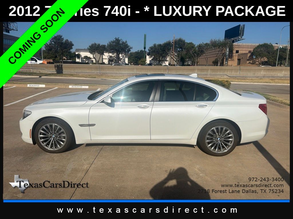 2012 BMW 740i
