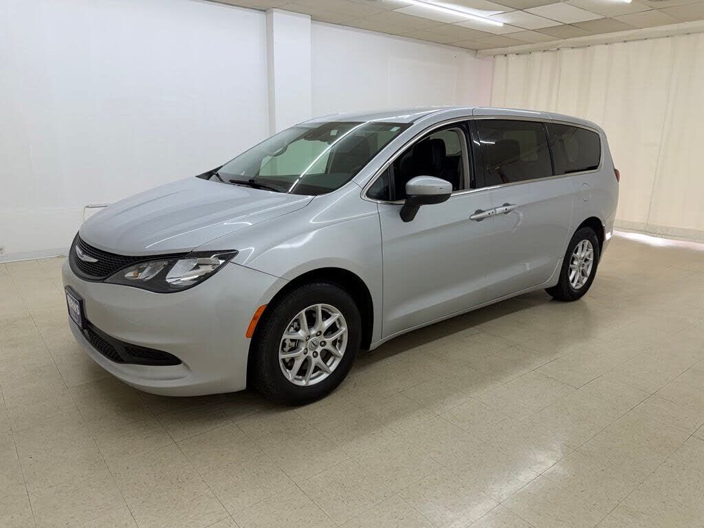 2023 CHRYSLER Voyager